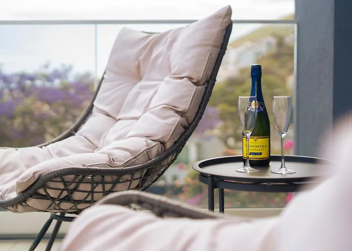 White * فونشال