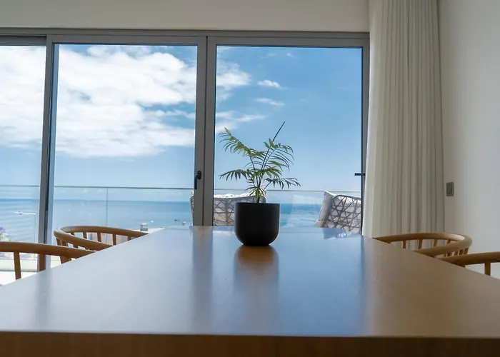 White * فونشال