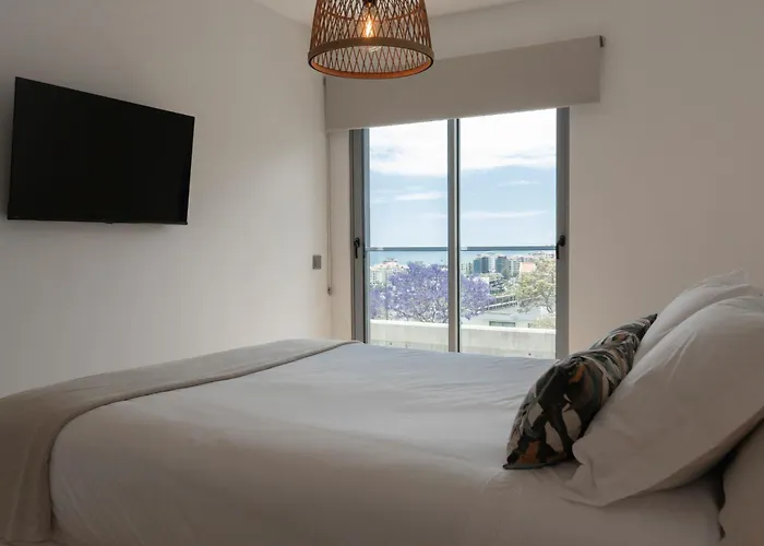 White * فونشال